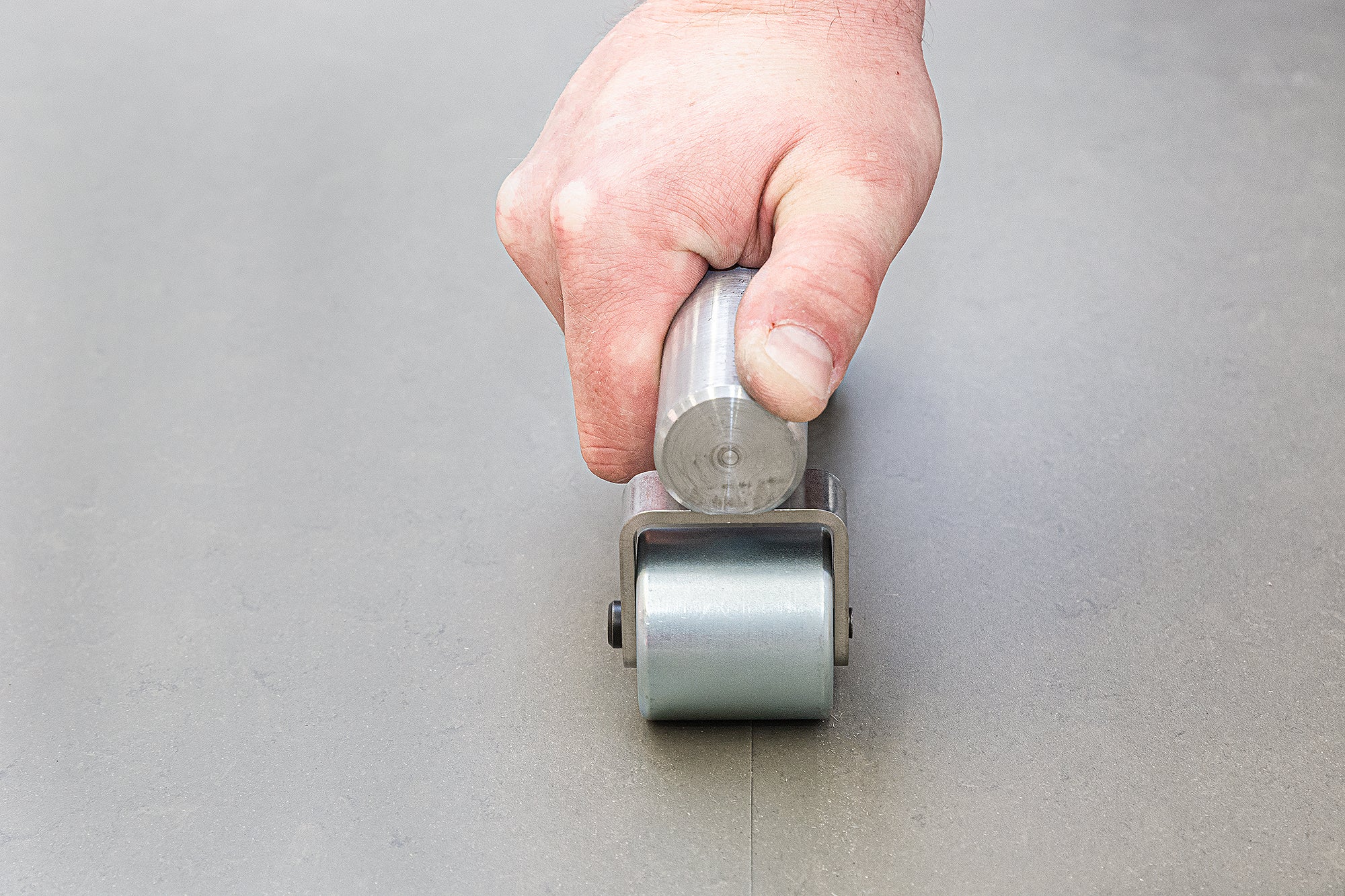 Roll Andrückrolle mit massivem Griff mit 2 Rollen 40 mm breit. Länge 195 mm 1614033