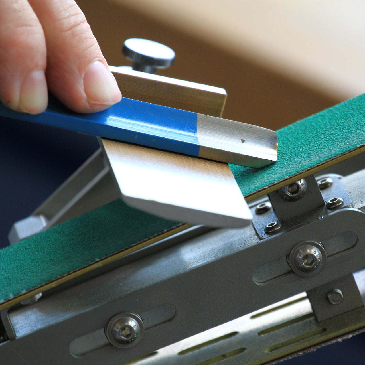 "Eisenblätter 38902 Andockbarer Winkelanschlag mit Bandabdeckung für GLADIUS® 1800/1802 HT (ohne Maschine)  by Eisenblätter"