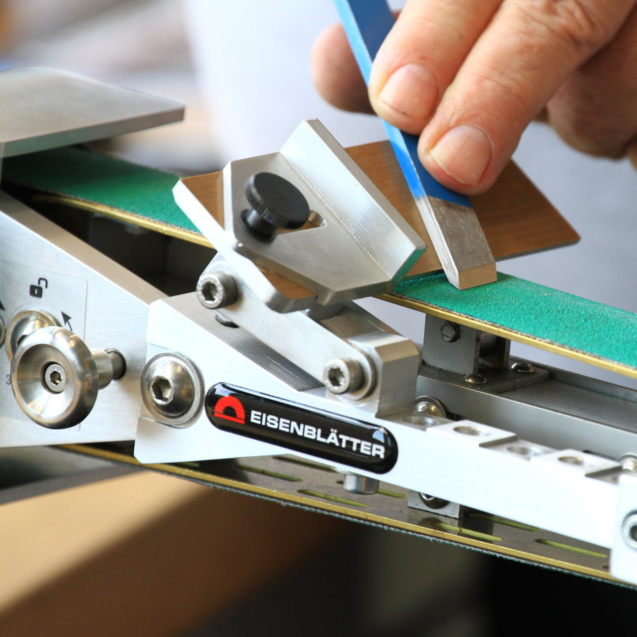 "Eisenblätter 38902 Andockbarer Winkelanschlag mit Bandabdeckung für GLADIUS® 1800/1802 HT (ohne Maschine)  by Eisenblätter"